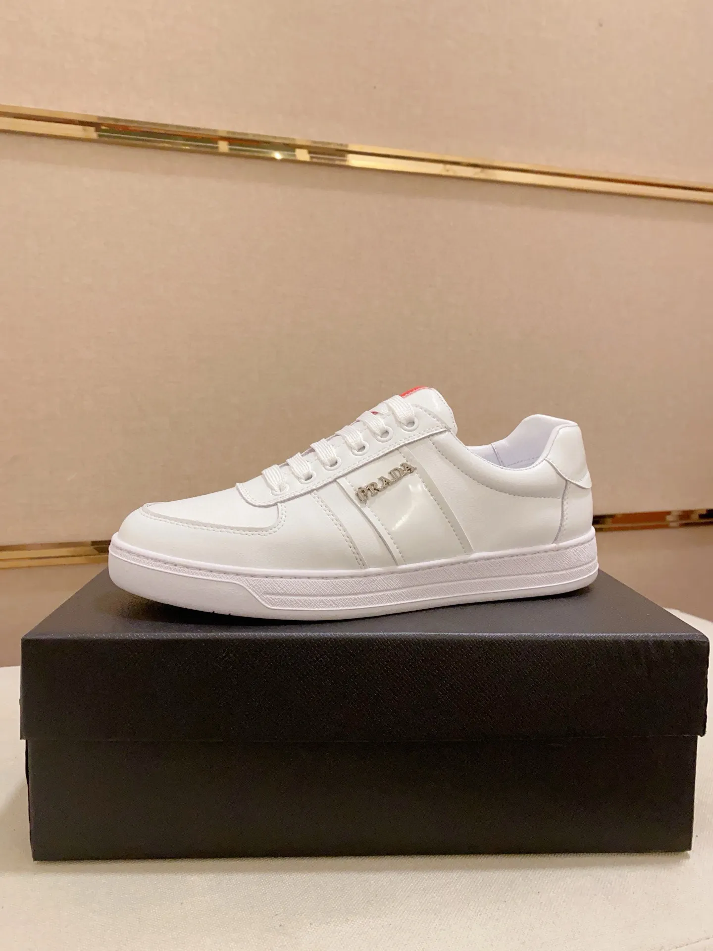 Men's shoes 💰: 440💰 [Prada～Prada] Trendy new models are on the market. Same style as the official website. Counter quality. Original matching. [Strong] [Strong] Selected first-layer cowhide fabric. Comfortable and breathable sheepskin lining, fine workmanship, upper layer made of 100% pure cowhide, original last shape, comfortable on the feet, shoe sizes 38 to 44